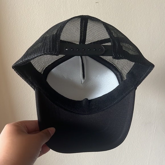 CRYSTAL HEARTS Pearl and Crystal Festival Trucker Hat. OSFM NEW! - Picture 6 of 7